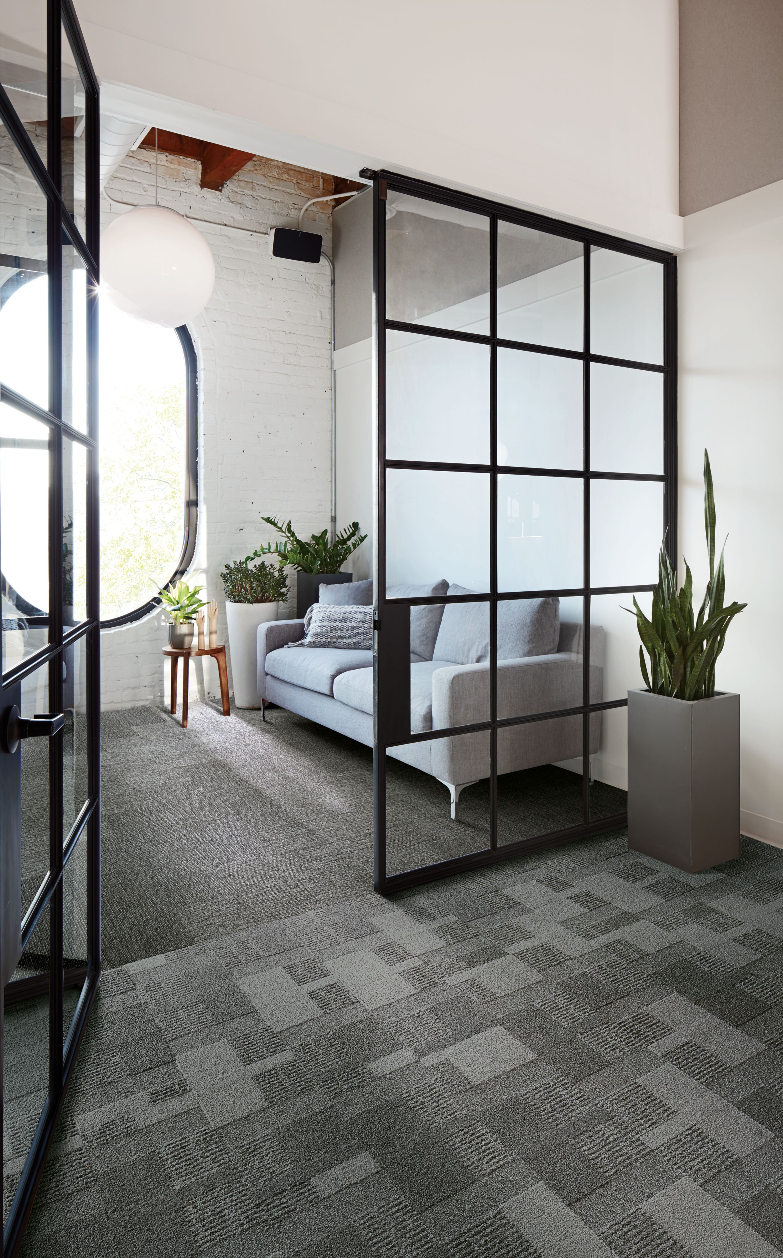 image Interface Zen Stitch and Geisha Gather plank carpet tile in private seating area numéro 3